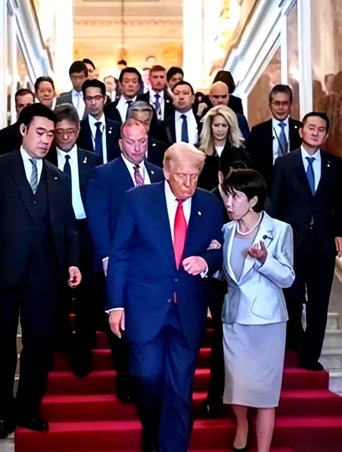 他说自己是拿错了。
一个价值78万日元的手包，里面还有项链什么的，他说他是不小心