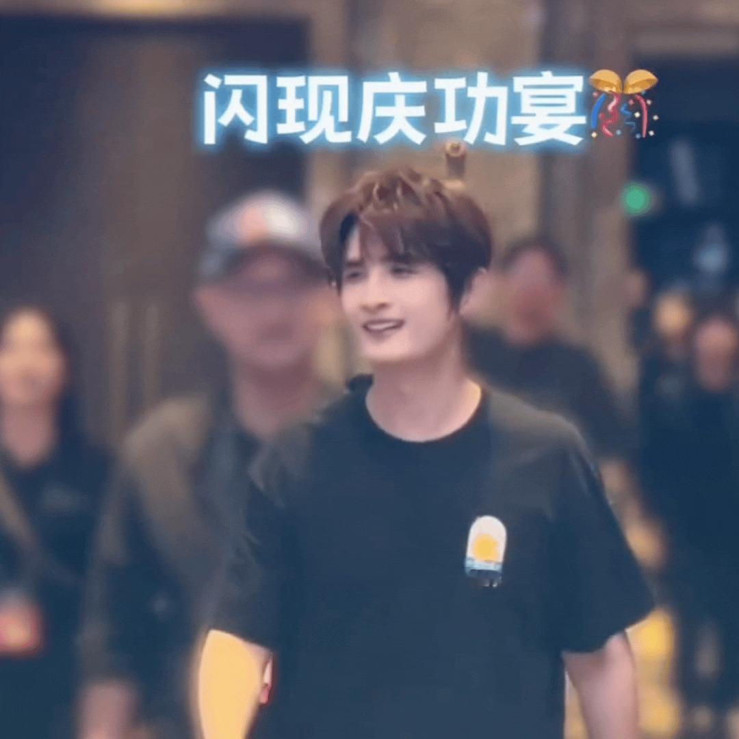 哥哥和大宝和我是幸福美满的一家人 