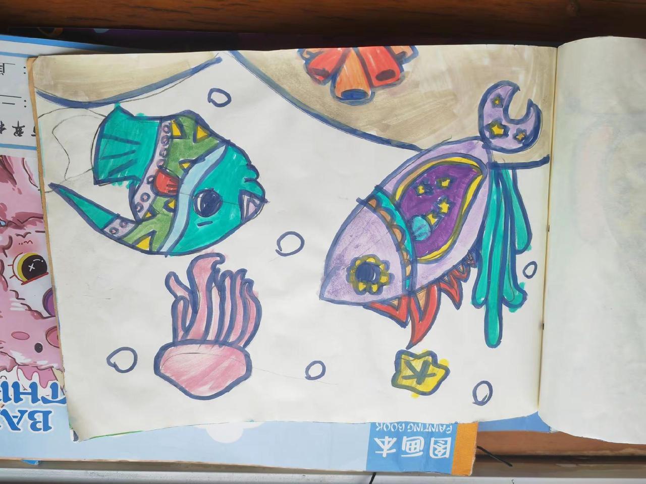 我家有个爱画画的小孩子