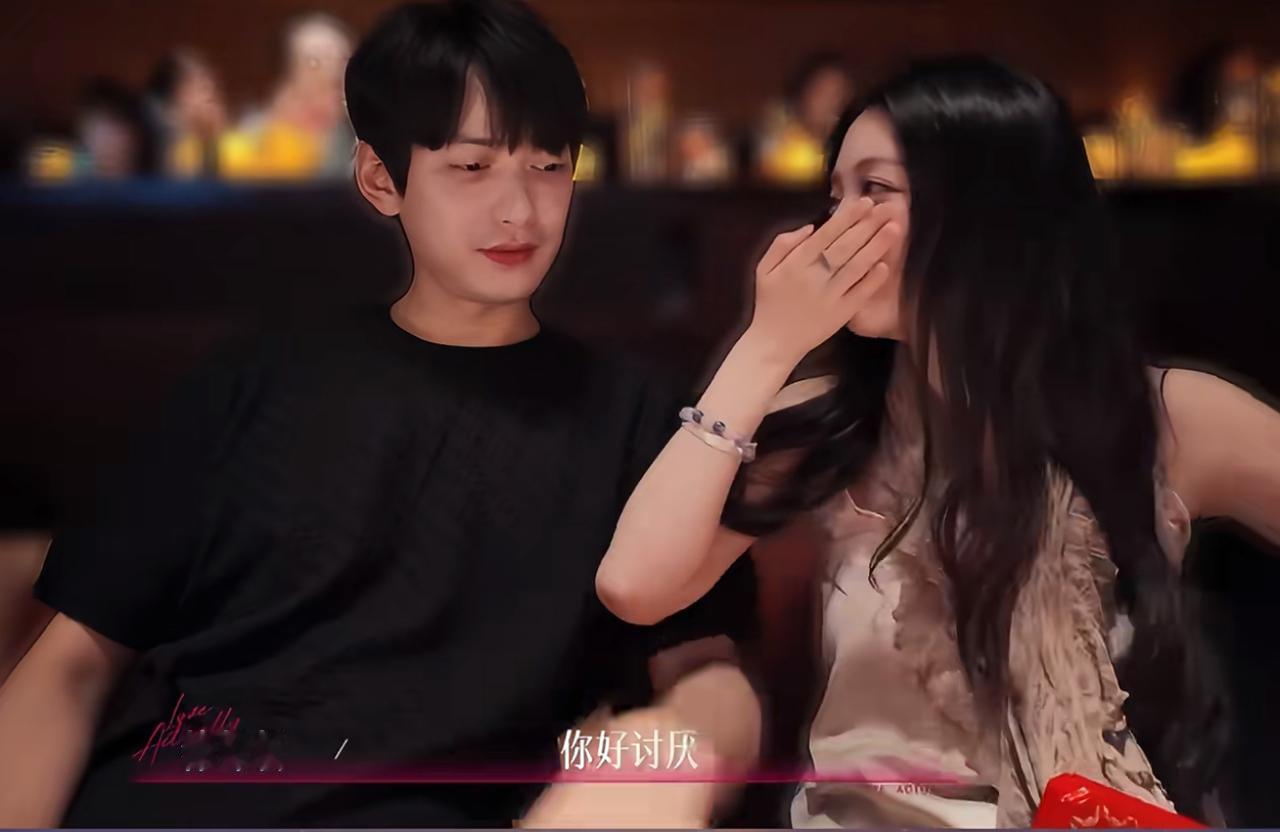 周佑凌又“拿钱砸女友”了！柳柳随口提的卡地亚手表，生日直接送到手。
果然，周佑凌