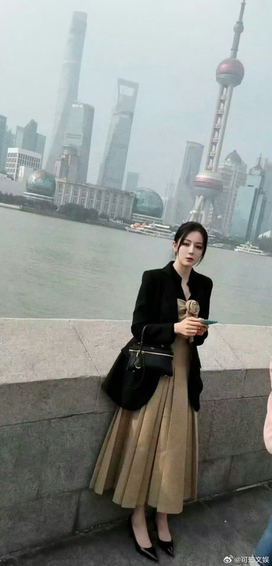 迪丽热巴新剧正脸路透迪丽热巴正脸路透迪丽热巴正脸路透，好美，[微笑][微笑] ​