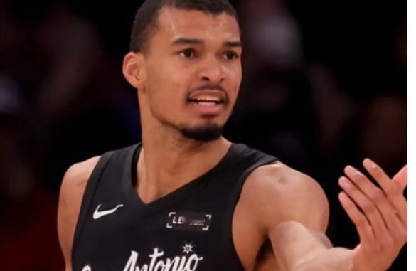 看看文班替补科内特的数据，就知道开拓者内线今天有多拉，不过对于中国球迷说的上杨翰