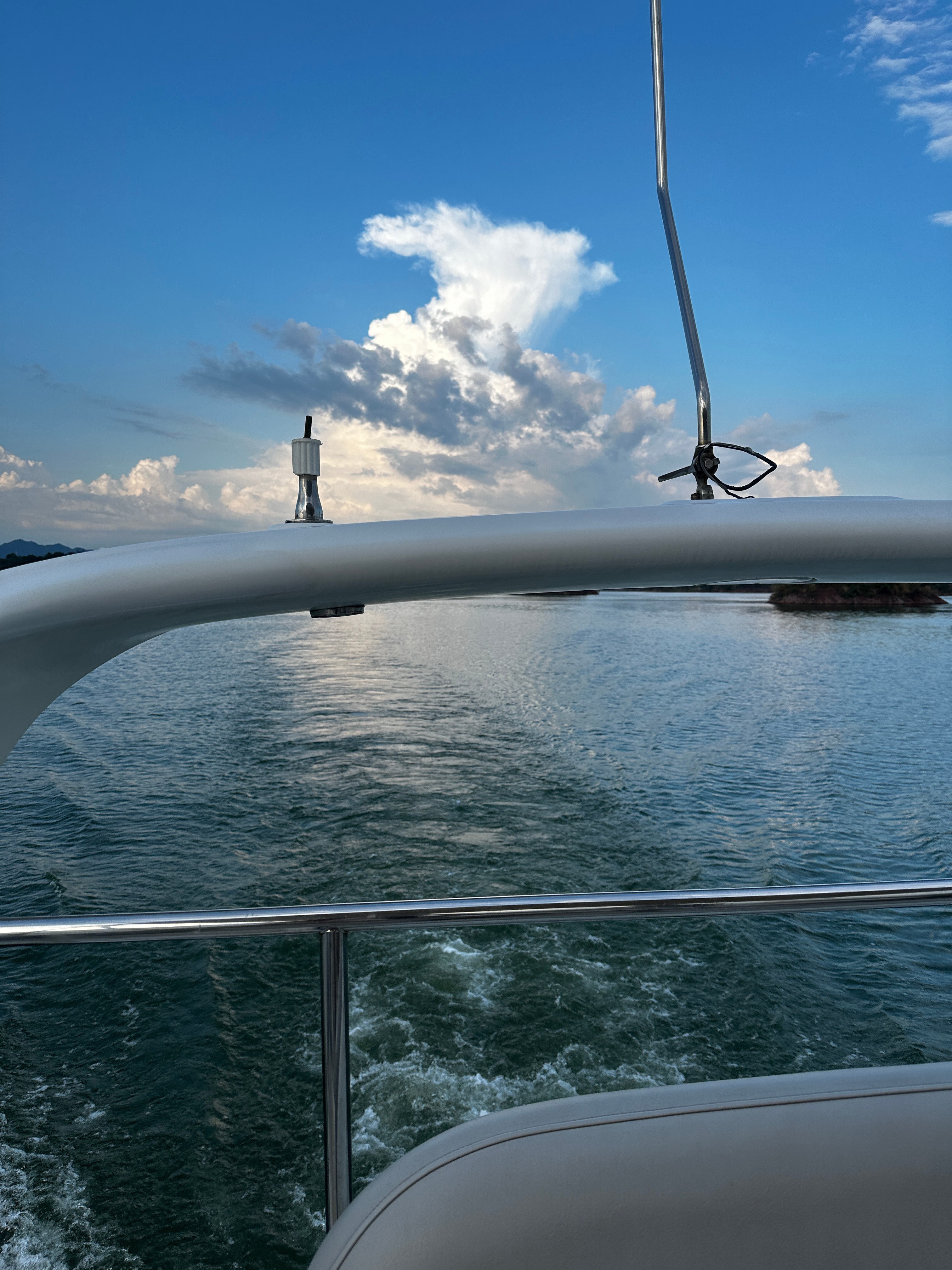 我的出差小记📝#日常碎片 plog# 蓝色的天空加上软软的云朵真的治愈一切！出