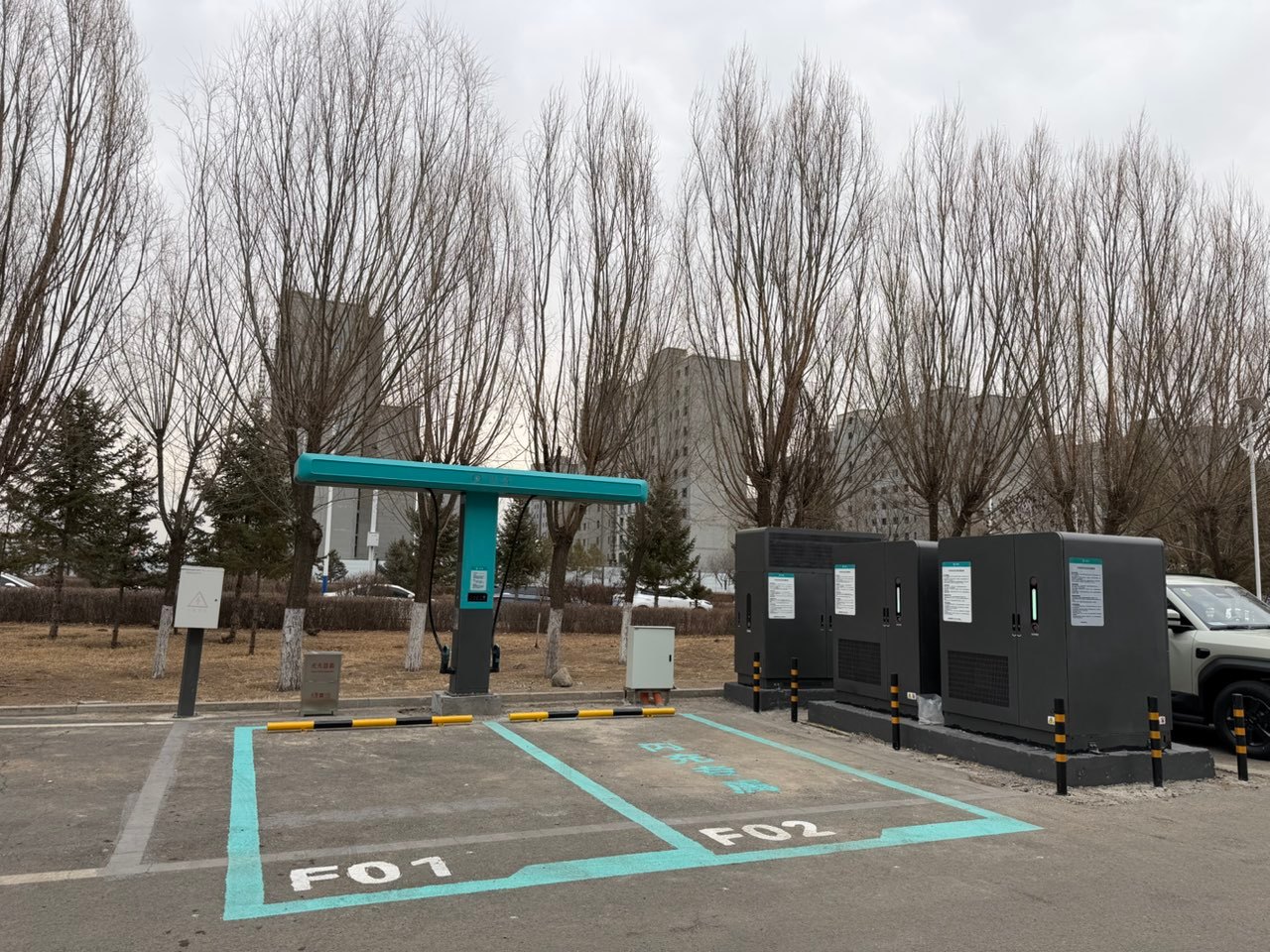 昨天比亚迪宣布推出新一代充电桩，今天全国多地网友已经去实地打卡了，还是那个发布即