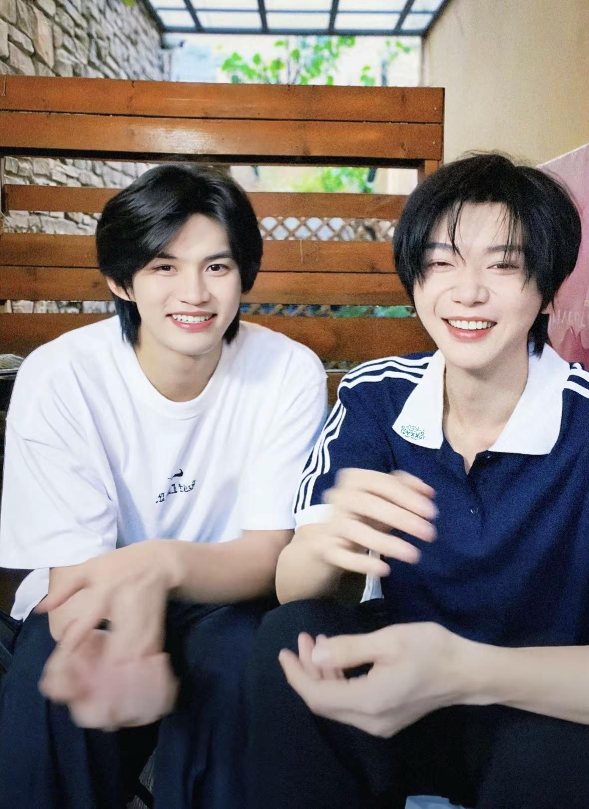 两个阳光帅气的大男孩 xql日常