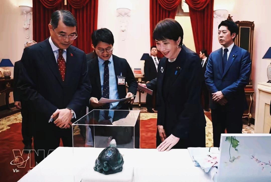 看来，越南对高市是用了心的
5月3日，来自越南的消息显示，越方为到访的高市准备了