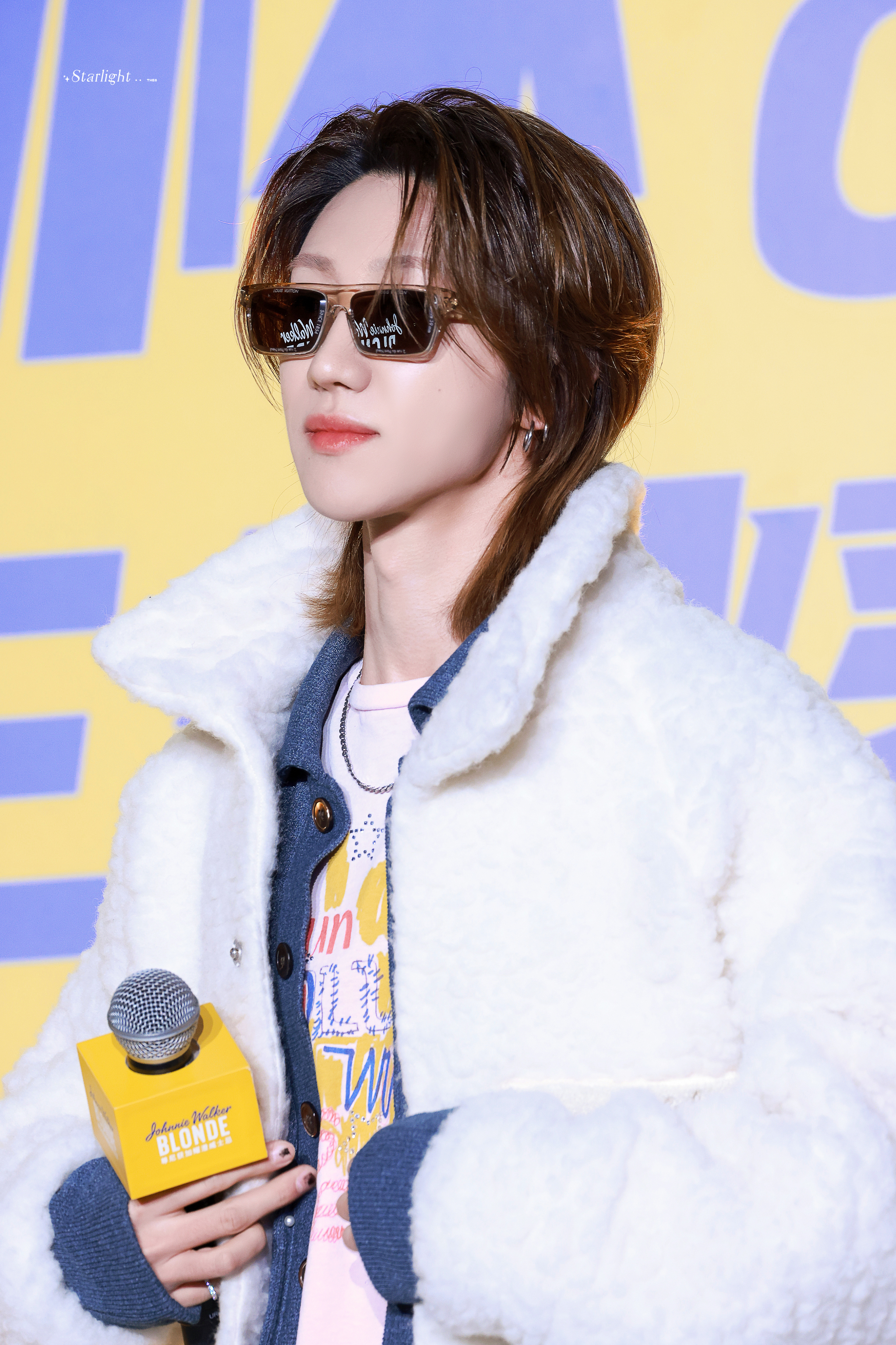 徐明浩 × 尊尼获加耀澄新年派对直播活动，品牌代言人身穿ERL 羊毛夹克搭配 L