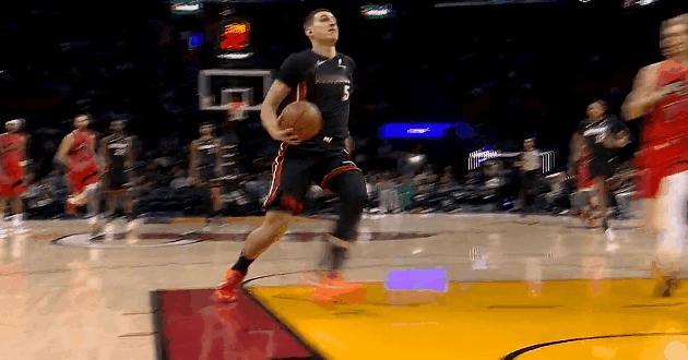 伤病远离！希望约维奇无大碍！
在今天NBA常规赛热火对阵猛龙的第一节比赛中，约维