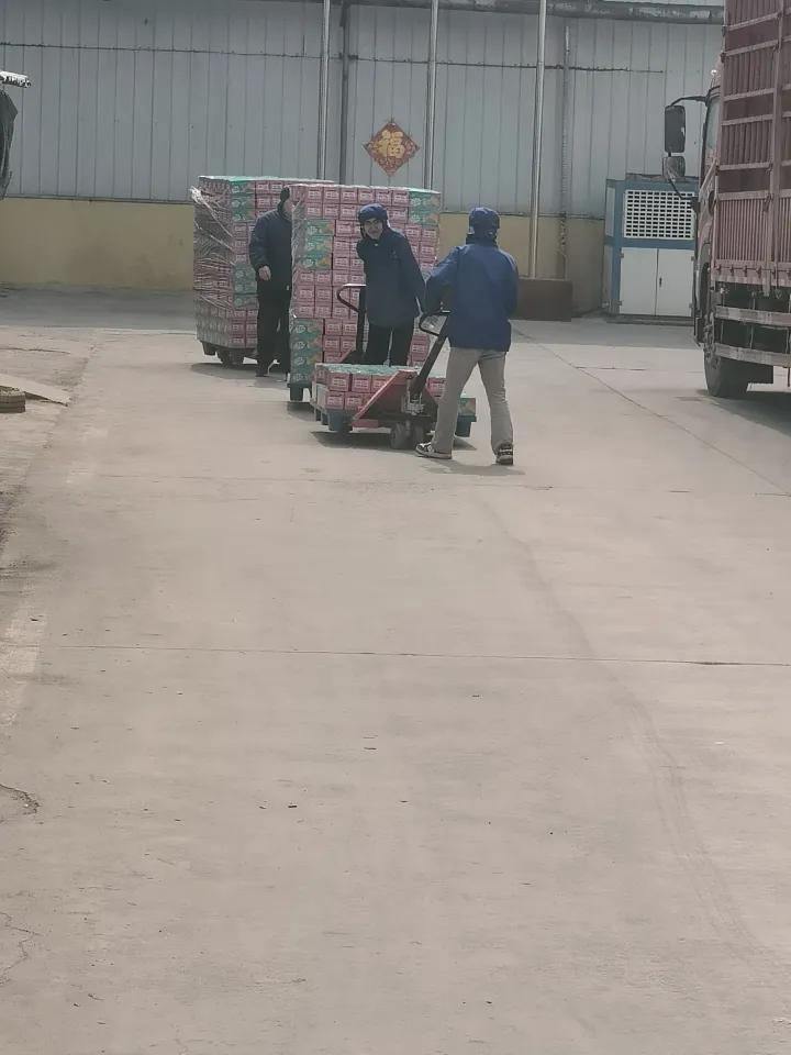 36岁，失业第47天，今晚又跟媳妇吵了一架
 
没有摔东西，没有大喊大叫，就是沉