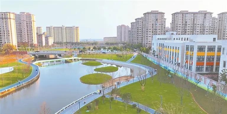 【江西日报头版头条｜草溪河，变了！】“戴上丝巾、帽子，去草溪河公园”“别忘了带上