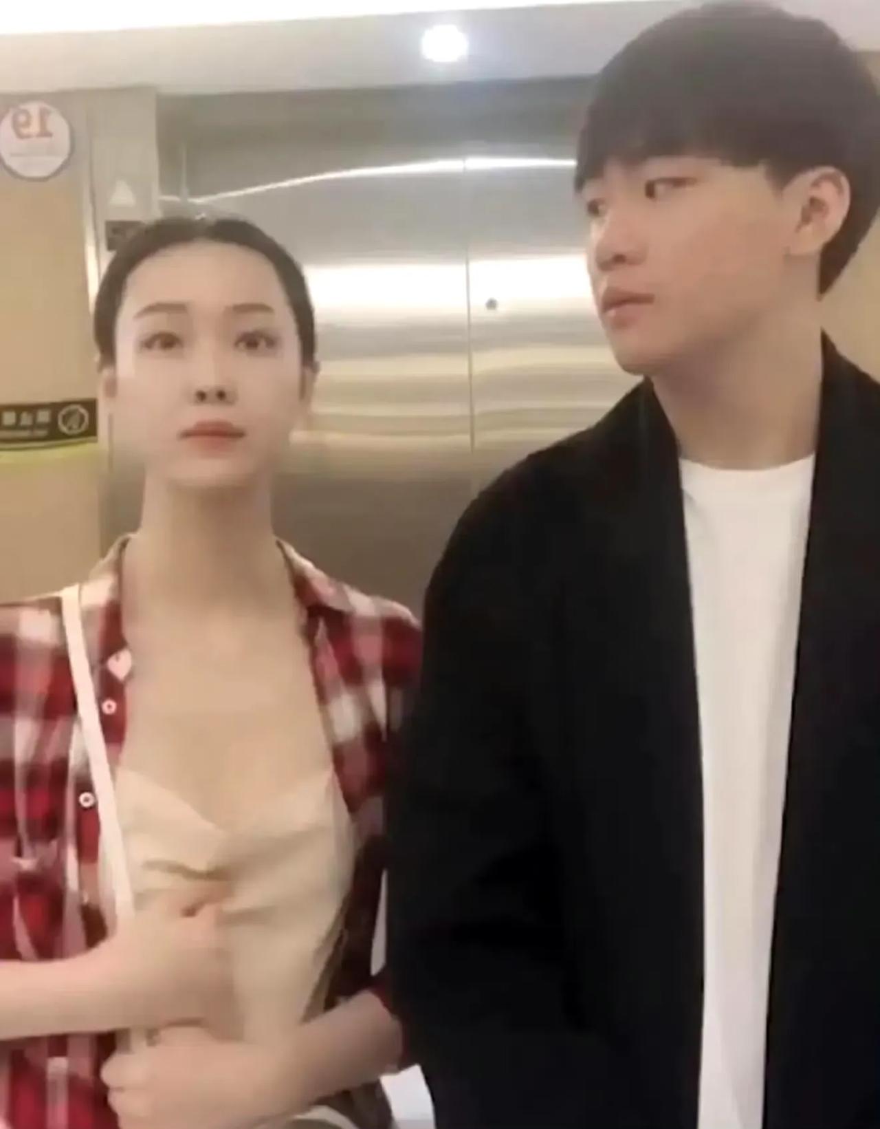 看王皓管乐那段采访，管乐说“人能一起过苦日子，没法一起过好日子”，我手里的奶茶差
