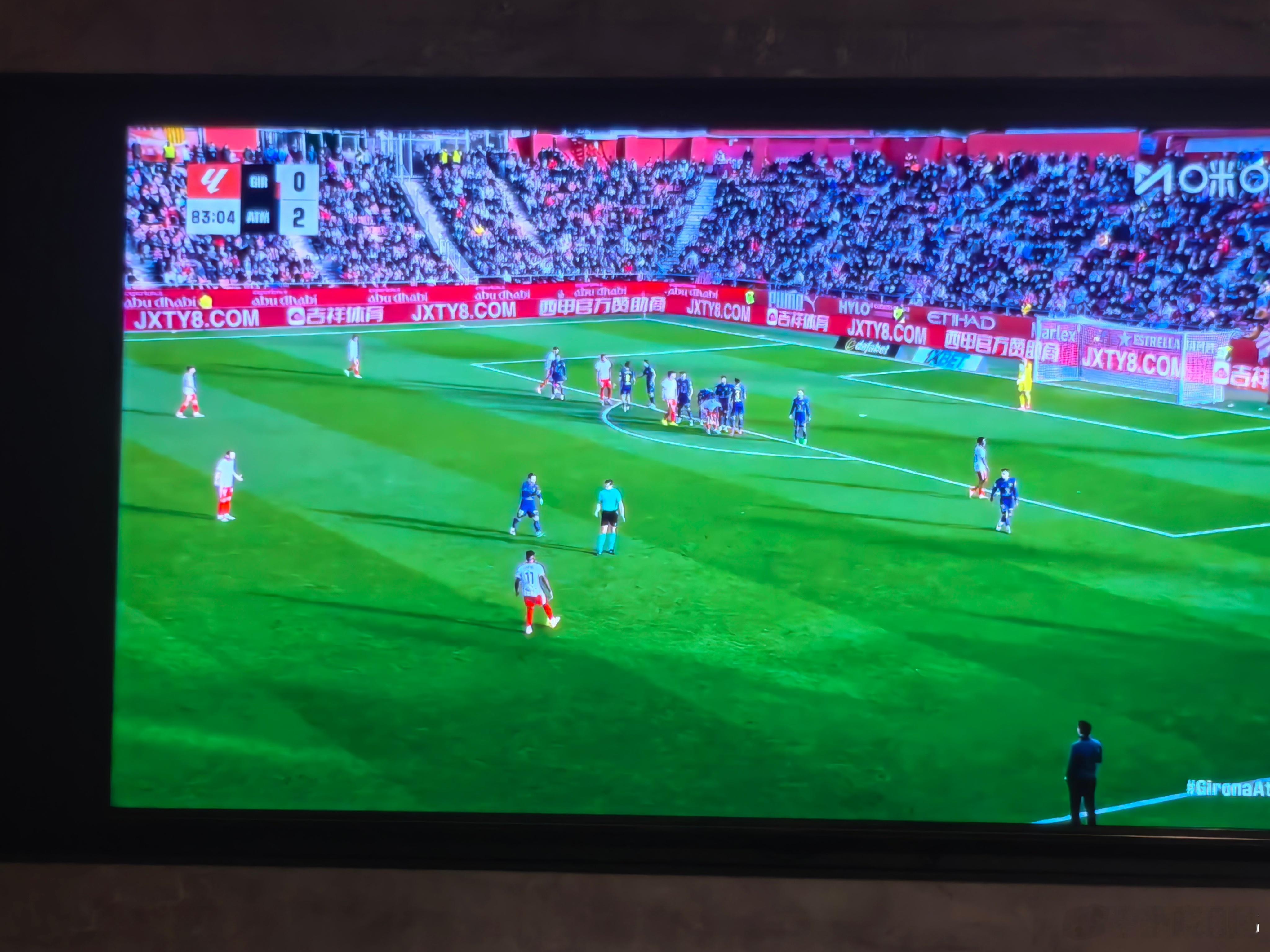 科克跑了一万多，主持很诧异的说这可是33岁的老将。。我挺纳闷33岁有多老，应该属