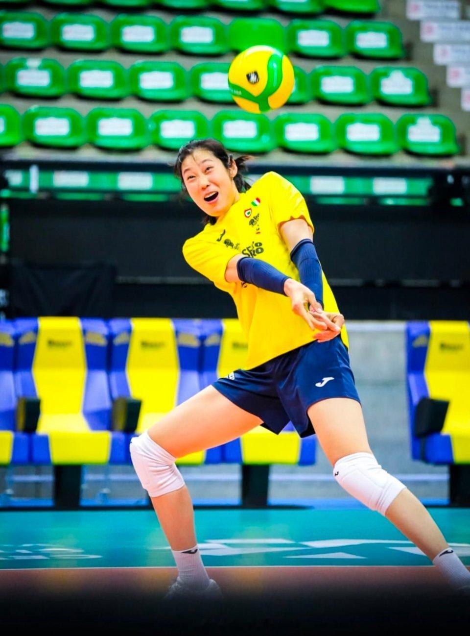 朱婷科内利亚诺朱婷留洋第七季 训练中的大婷，图1有点自带喜感