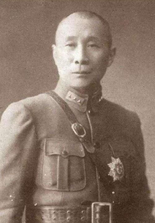 1928年，蒋介石找到何成濬，对他说道：雪竹兄，这张汉卿瞻前顾后，东北统一之事，