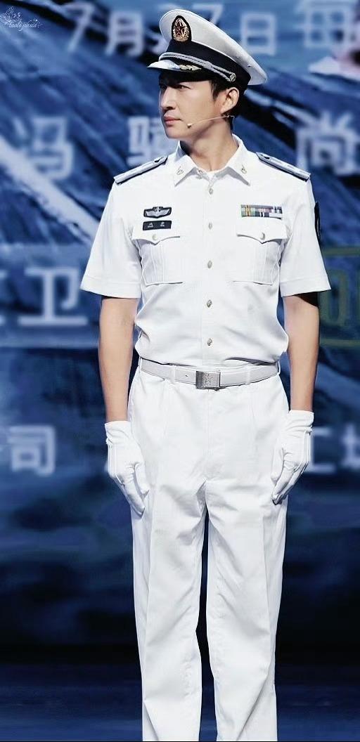 #王阳[超话]#“穿上军装，保家卫国” ，叔圈天菜什么风格都可以轻松驾驭！#王阳