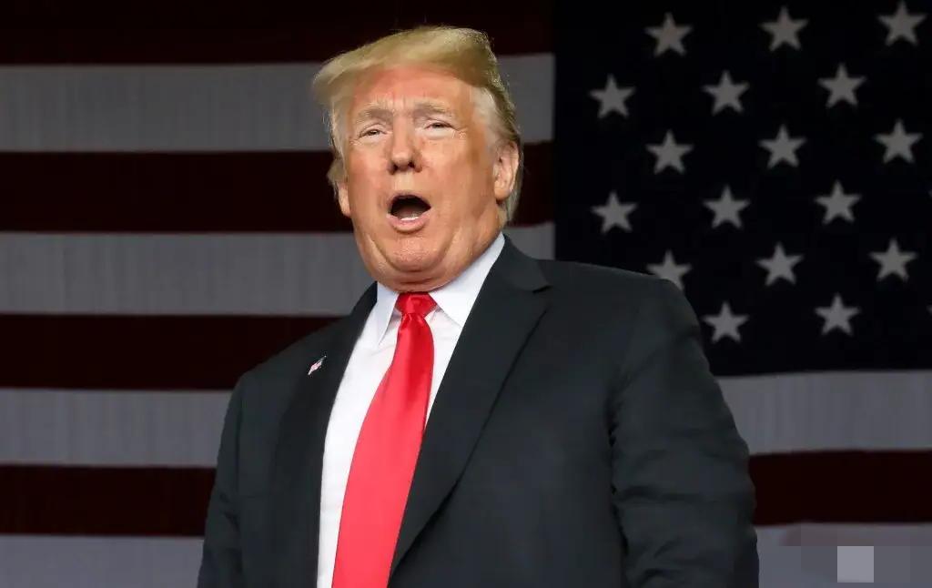 伊朗驻加纳大使馆这条总结，堪称对“懂王式治国”最精辟的黑色幽默。短短24小时，特