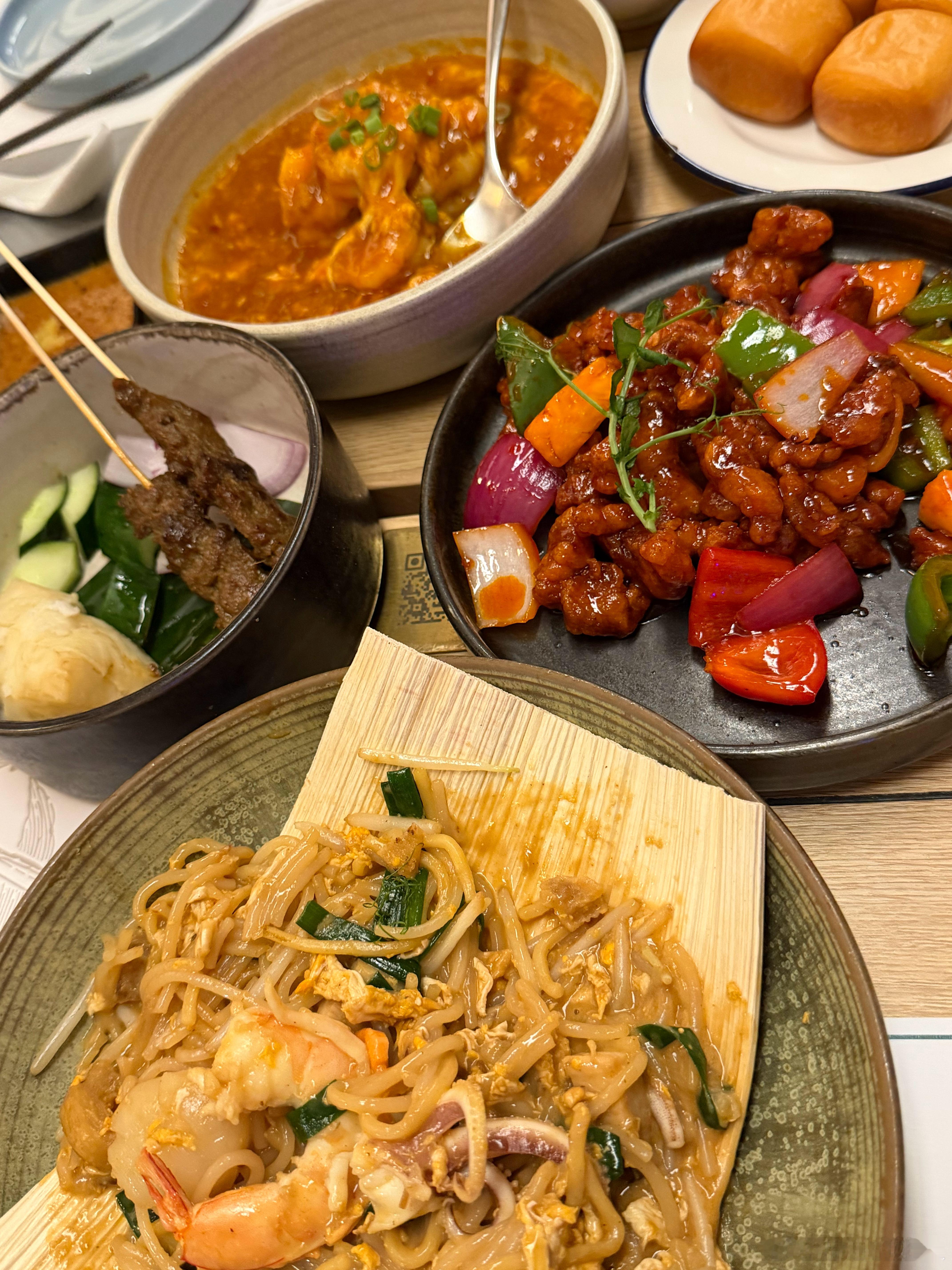 这几天饭量特别大[笑而不语]我一定胖了好几斤！！！ ​​​