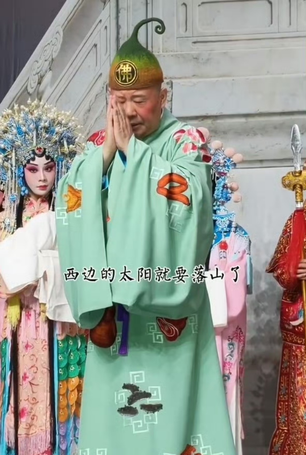 西安消息：德云社“麟剧社成立十周年巡演西安站”8月15日演出取消，开始退票。当晚