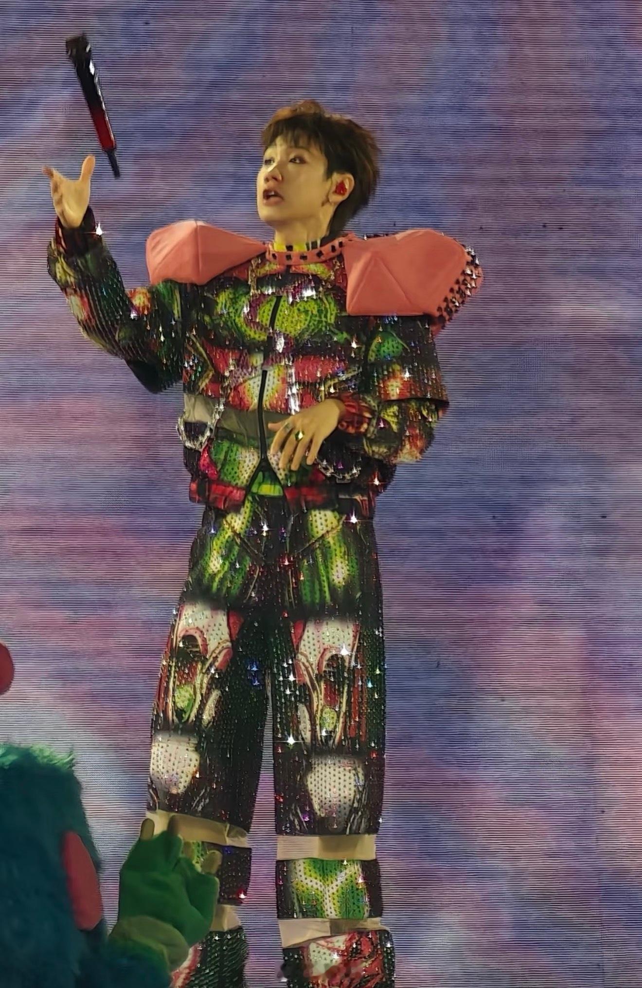 好几万的话筒要手滑了那得……