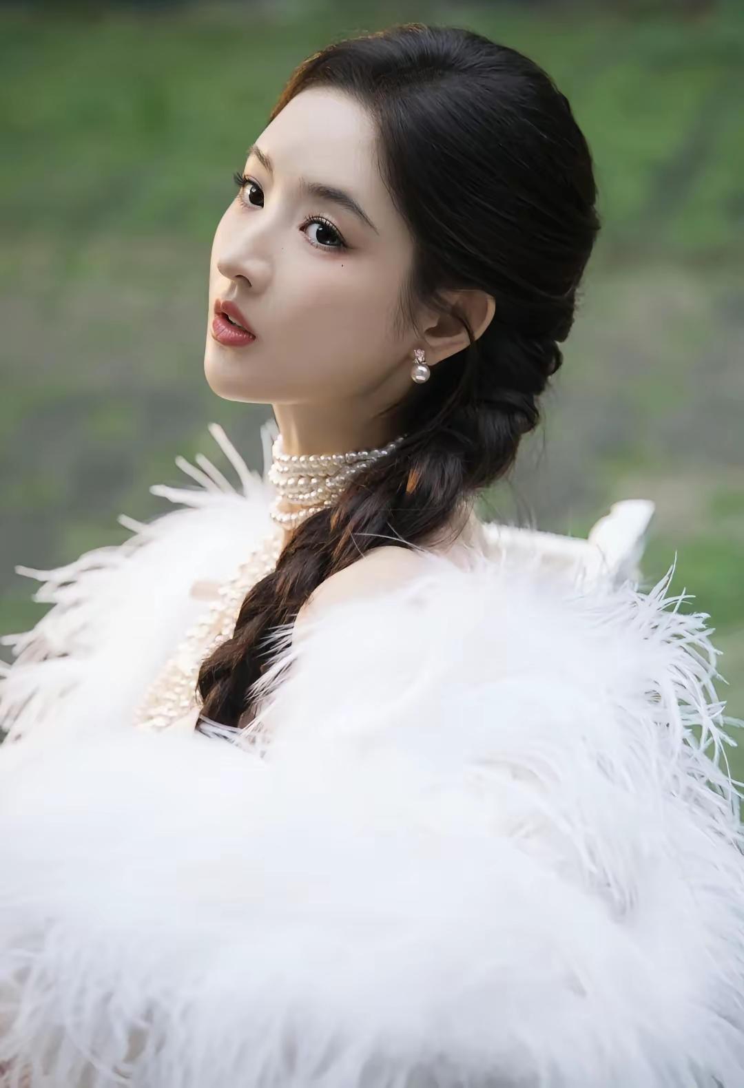 王玉雯的颜值是当代年轻女星里面最高的，没有之一