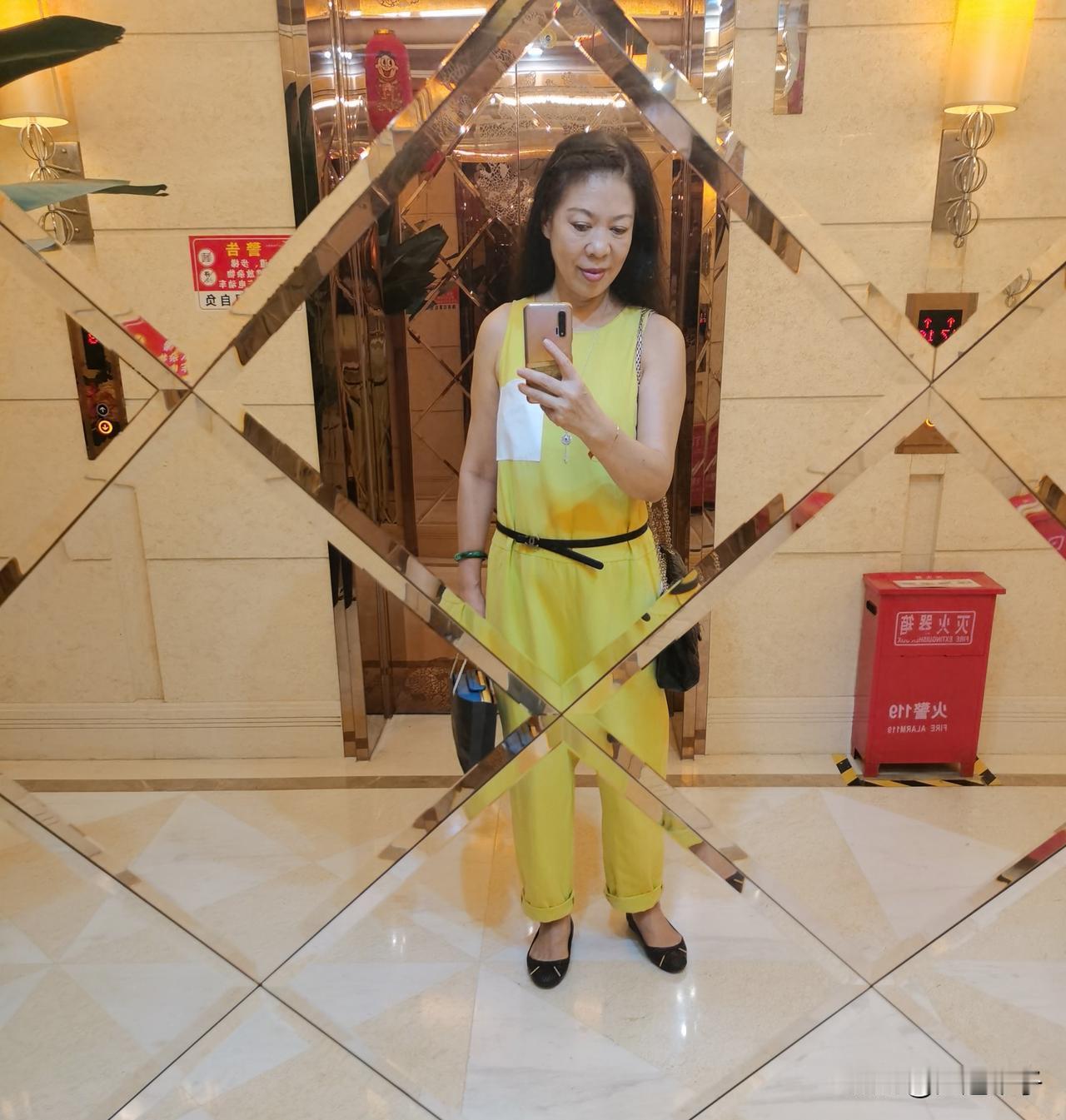 我俩的血压指标咋样？

昨天周六休息，我和我家先生去刘家桥看望婆婆。

先逛了刘