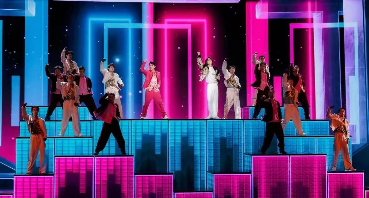 我敢说，今年春晚最大的黑马，
不是蔡明，也不是王菲，
更不是李健，而是当了一年岩