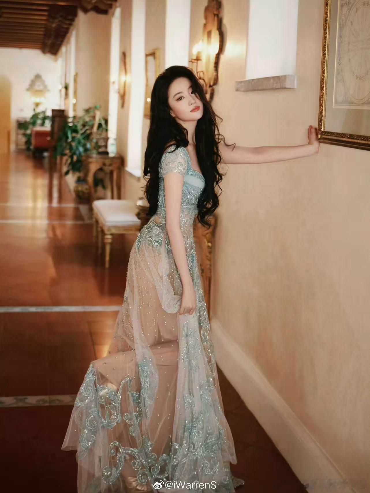 网传刘亦菲VOGUE盛典红毯压轴刘亦菲VOGUE盛典红毯压轴出场刘亦菲VOGUE