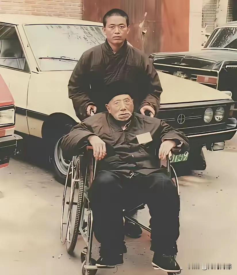 刘应成在年轻的时候，看起来也没有什么特别之处，感觉也是一个很普通的人，但是不普通