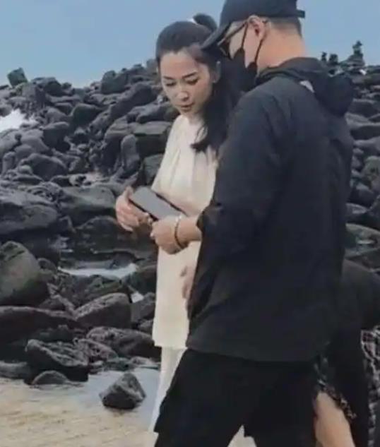 森林北大方承认还有个儿子 森林北首晒儿子 照后，在网上承认自己不仅有一个女儿，还