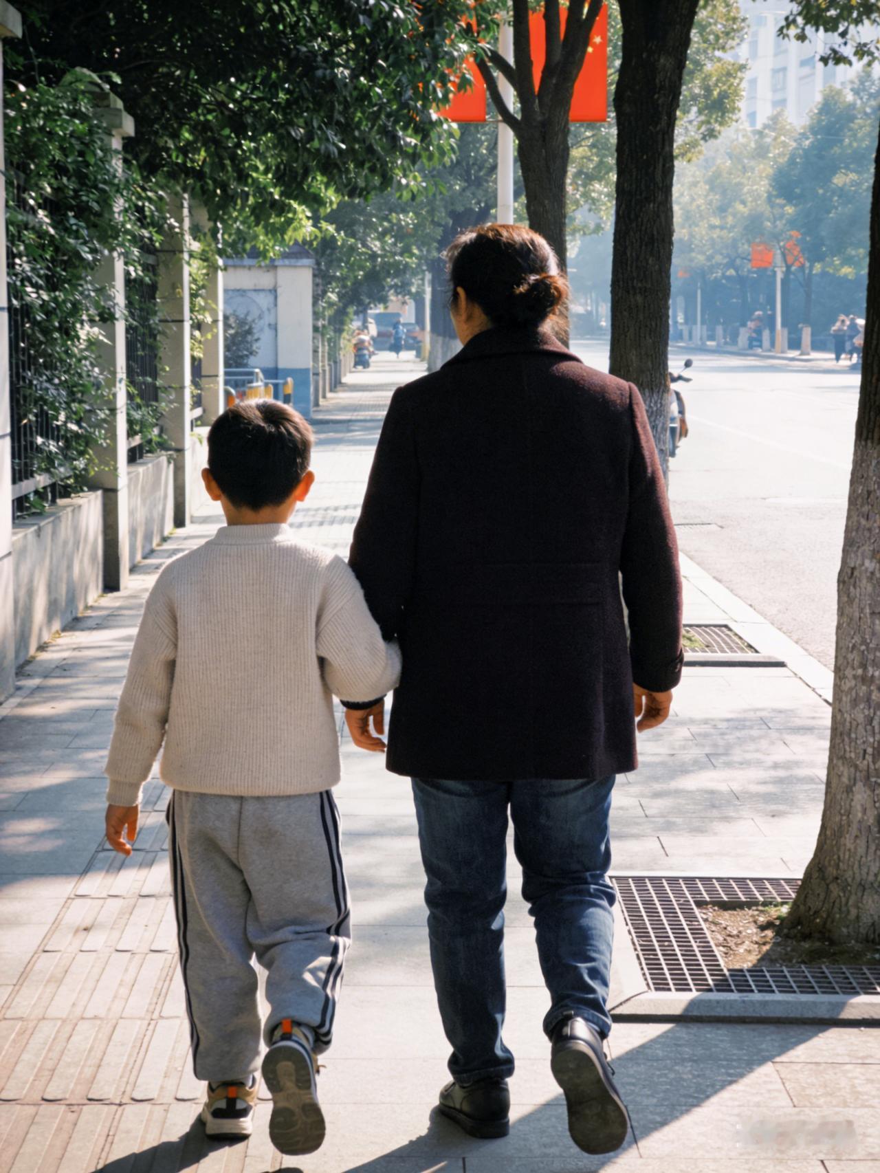 一位中年女人非常现实的话：
发现一个很扎心的事实：一个长相普通，穿着朴素的中年女