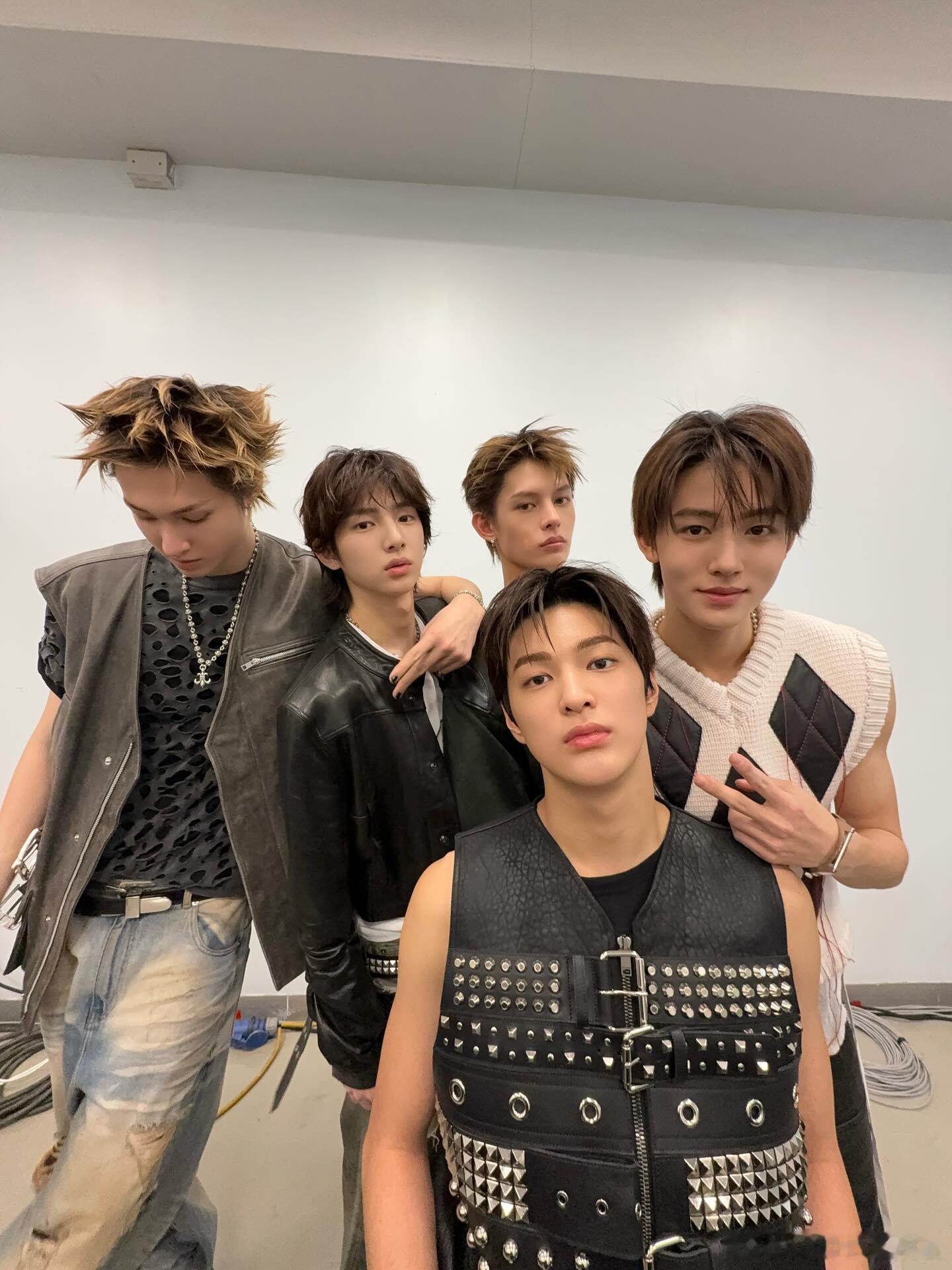 Cortis开辟了很新的宠粉赛道以前追星是“远远看着你”，现在追Cortis是“