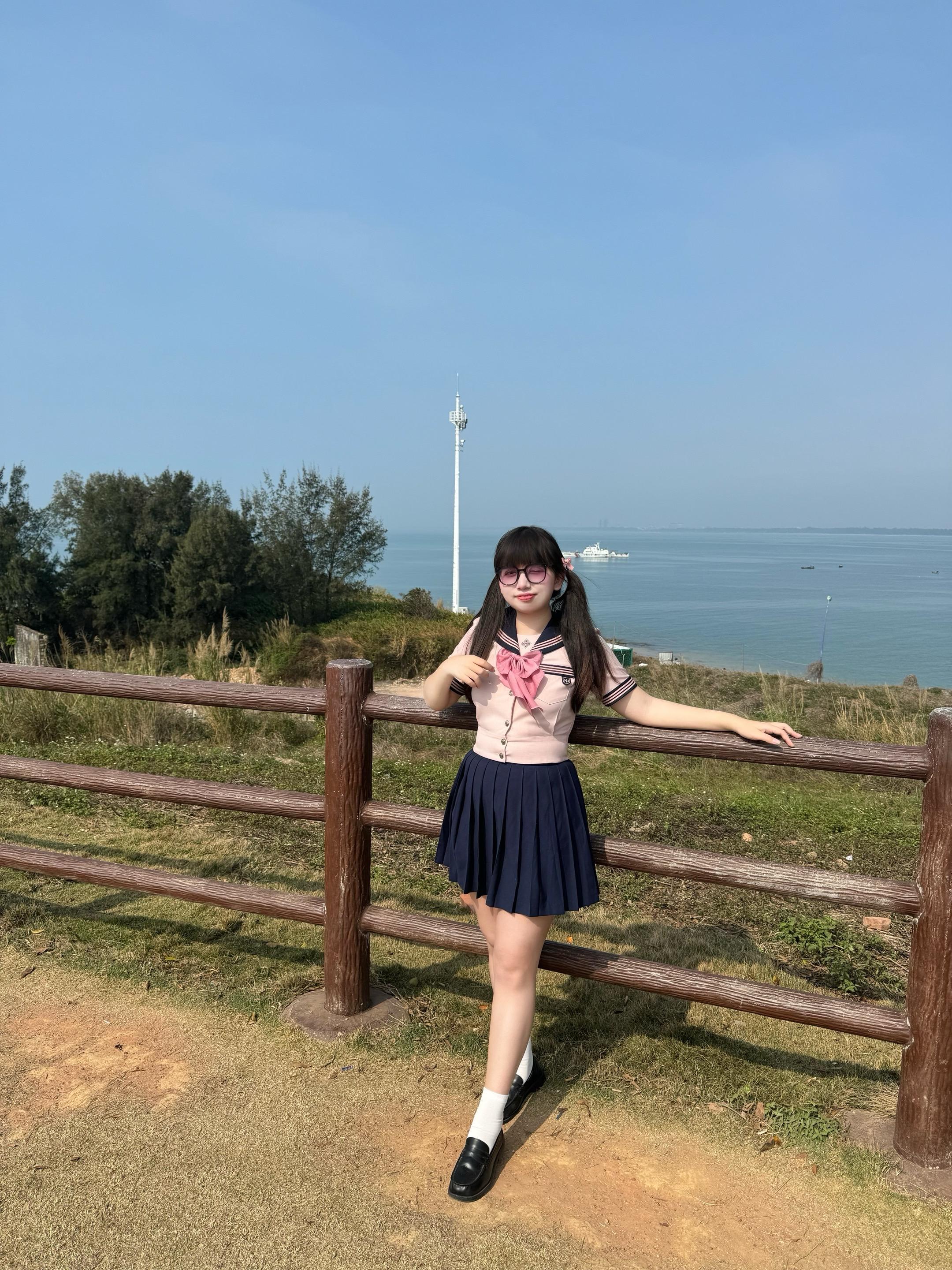 今儿心情不错。隔壁平台小绿书又涨了1000粉丝 而我的已经从最高峰掉了...