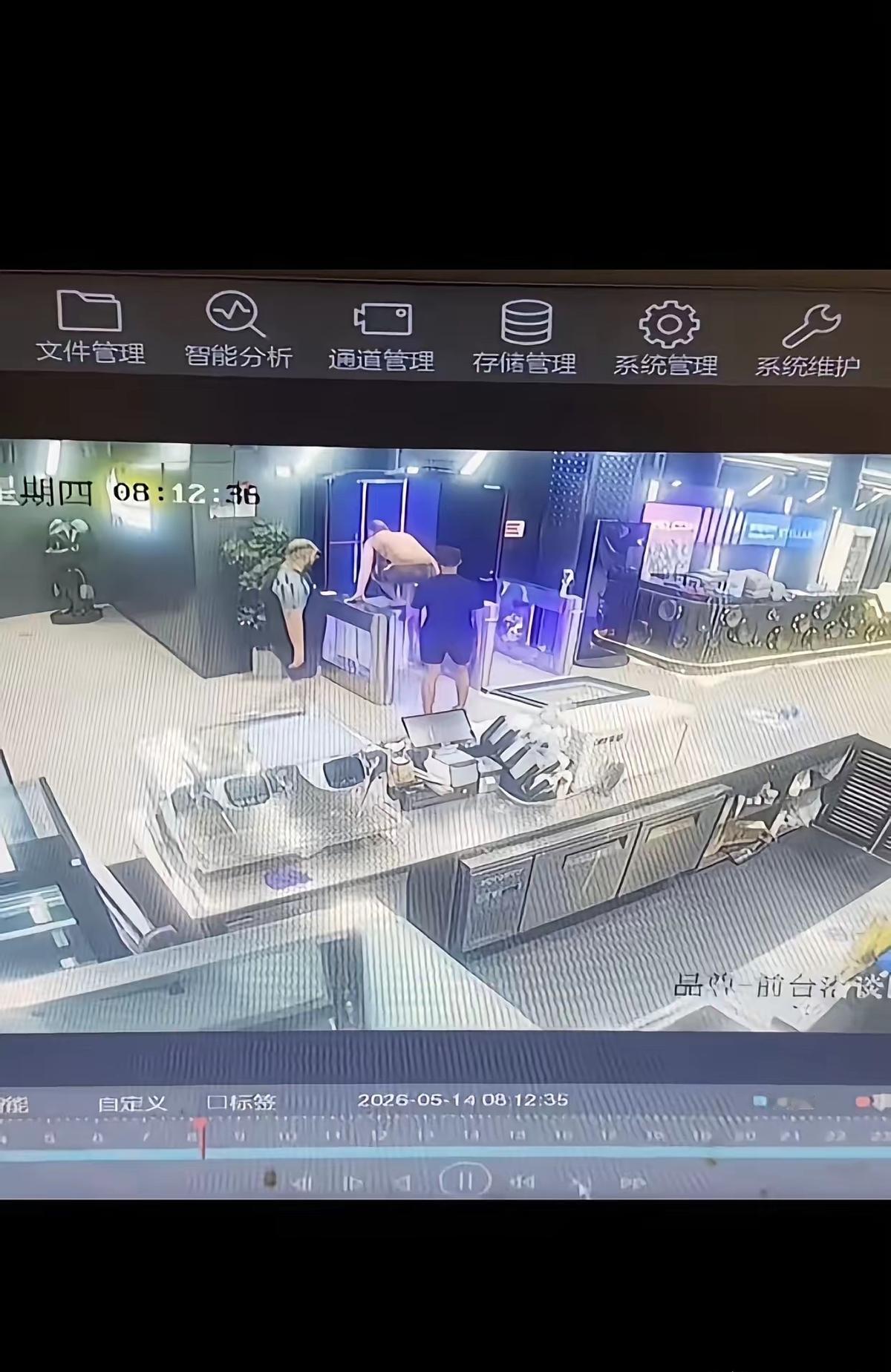 零元购健身房，

老板跑路会员钱打水漂，

真能白拿不负责？

最近上海真抓了几