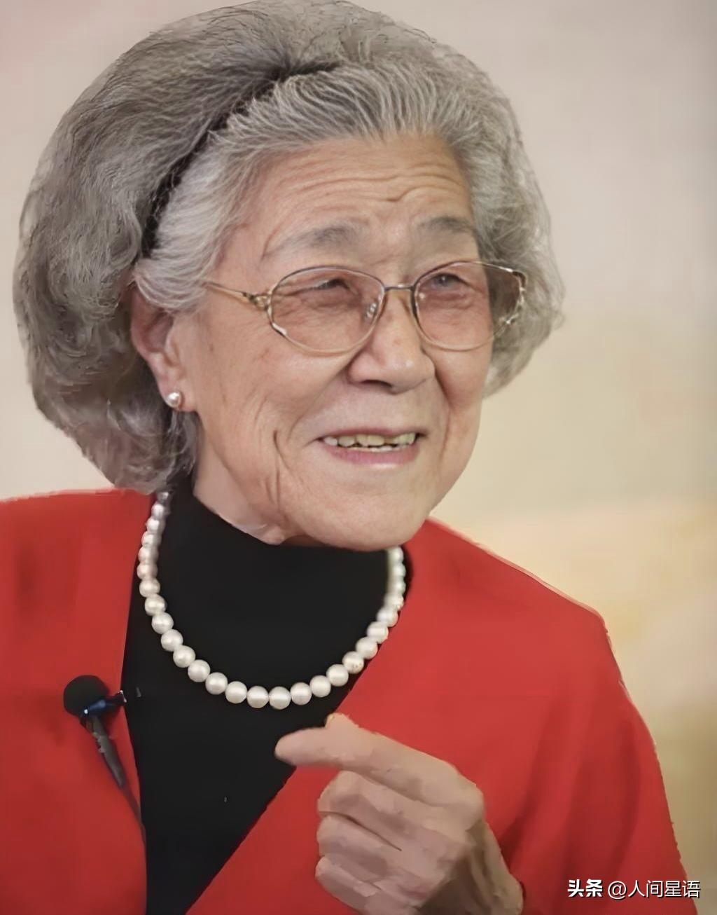 刘姥姥的扮演者沙玉华走了。

消息一出，很多人先愣住，再想起的还是《红楼梦》里那