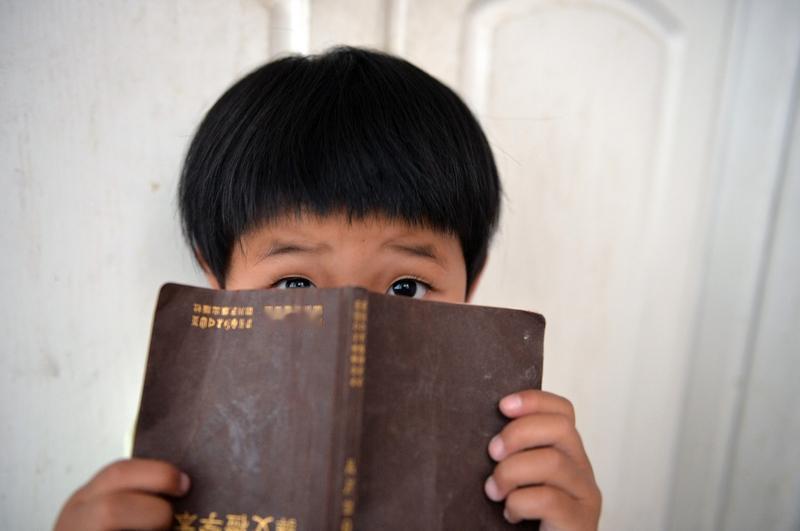 江苏宿迁一男子大扫除时，意外发现妻子两本记事本里夹着约200张千元存单，总金额约