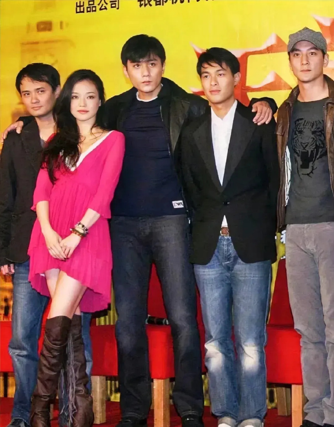 早期的演员参加活动是不需要做造型的！但袁弘…我觉得有必要做一做