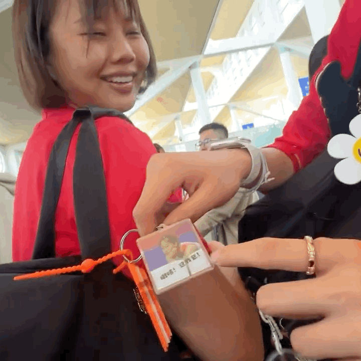 还记得你宇背包上的“你瞅啥，这我包嘛”不仅萌萌哒还很直给[喵喵][喵喵][喵喵]