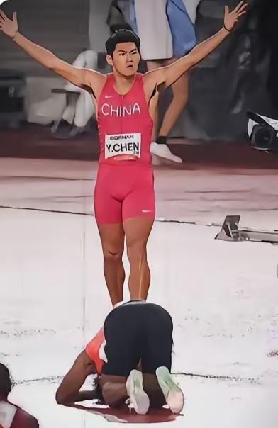 中国夺金运动员全网影响力排名
 
1. 于子迪  游泳  3  0  0  13