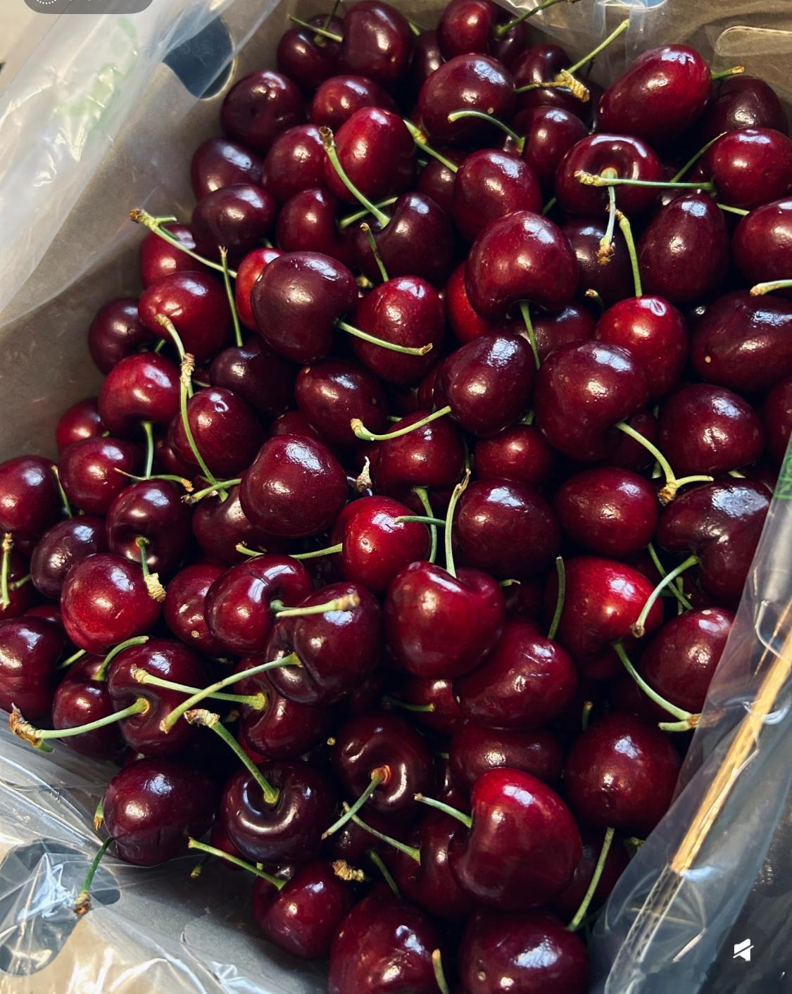 水果店员说车厘子太便宜不挣钱前几天还说水果店薄利多销赚翻了，今天又变成不挣钱了，