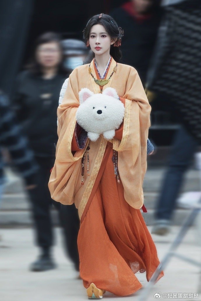 孟子义看得我想吃砂糖橘了 孟子义《将门独后》橙衣战国袍路透太绝！娇俏如甜甜砂糖橘