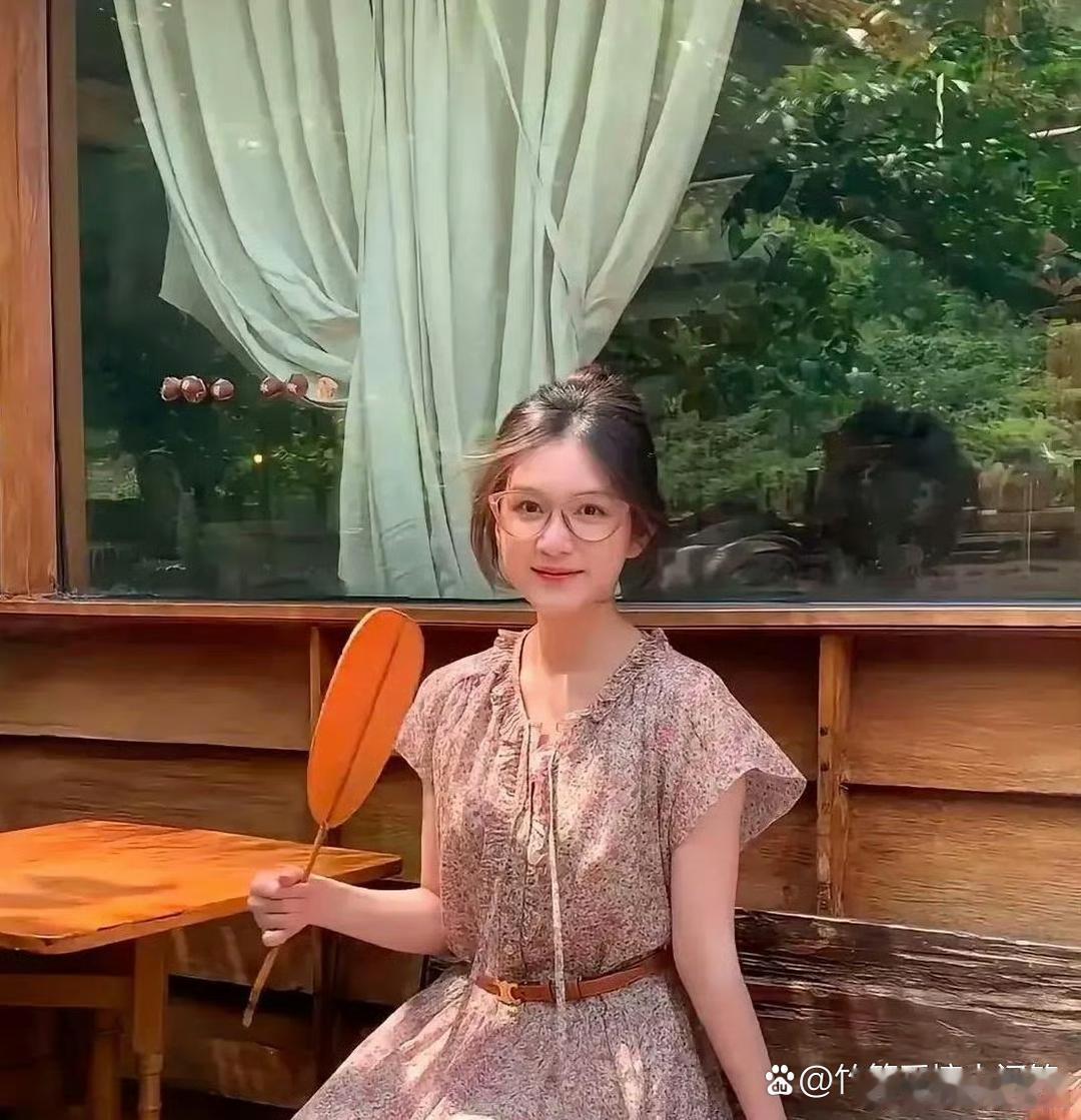 陈思诚新女友阮巨的美照来了，跟丫丫好像是同一个风格 ！ 