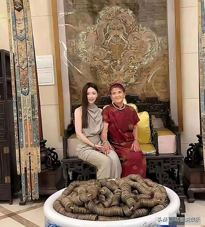 要论婆婆的心理耐受力，杨子妈妈绝对数一数二，
高龄老人本是安享晚年的时候，媳妇却