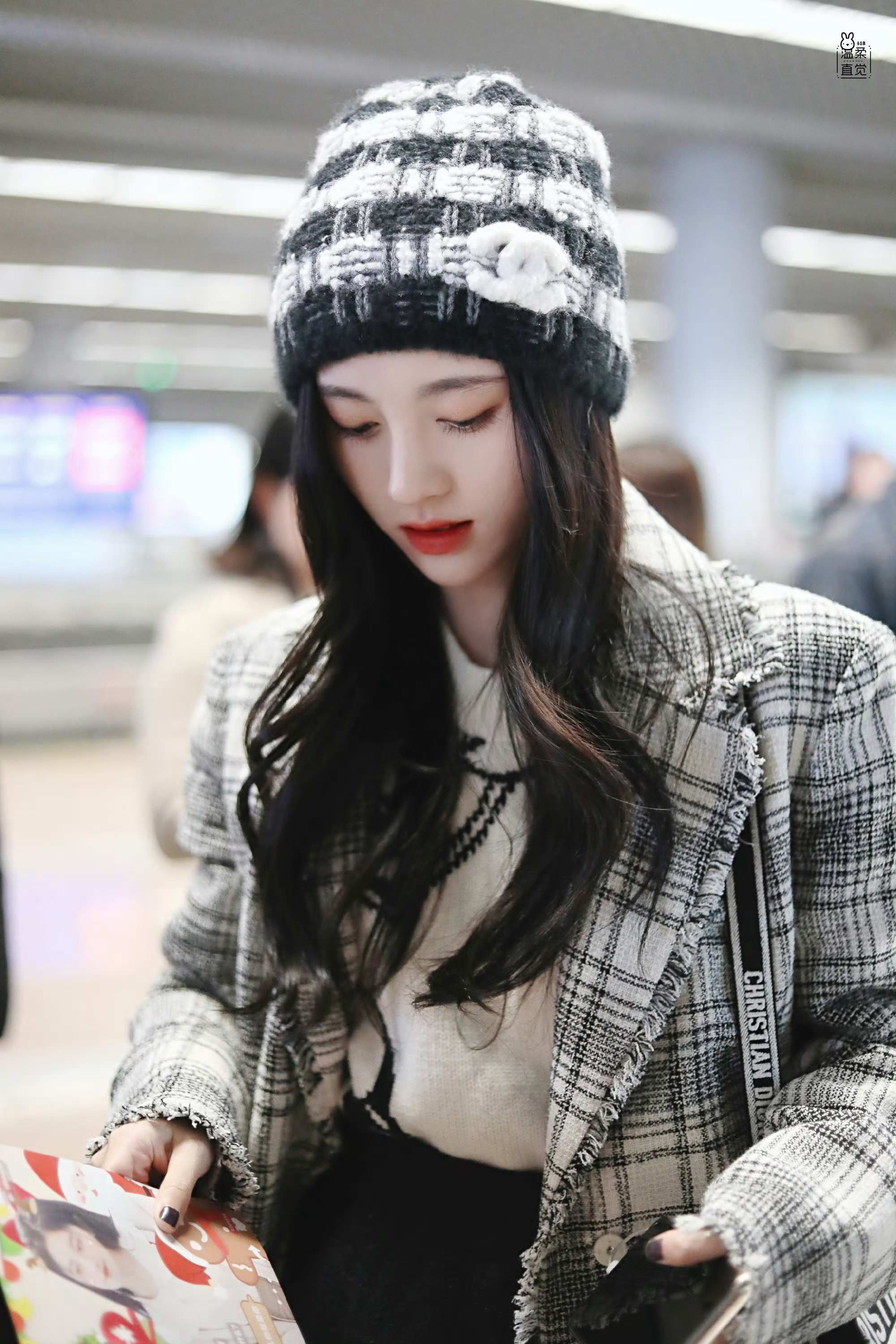 jjy鞠婧祎jjy鞠婧祎阿黛“故事的开头是一个小女孩放弃了高考，故事的结尾是她站