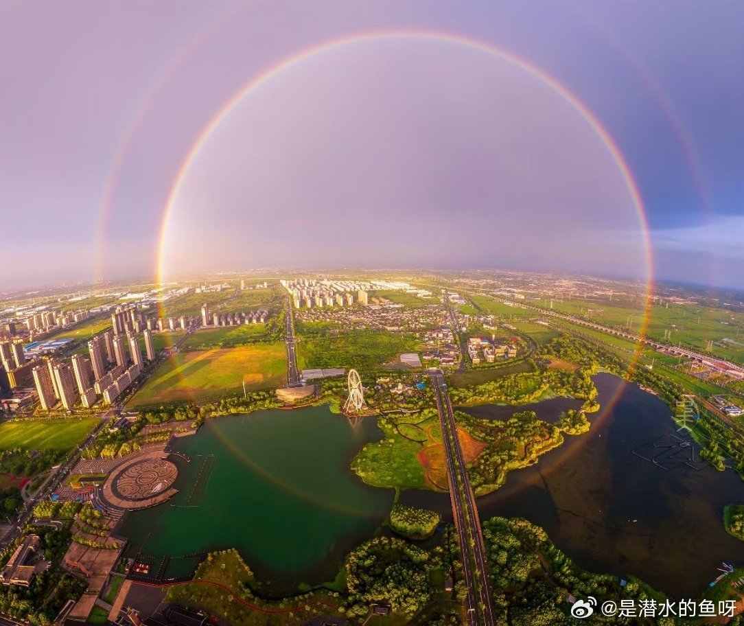 每日一善 每日一善 磨砺成珠沙粒在疼痛中孕育温润，顽石被精磨方显光华。所有灼烫的