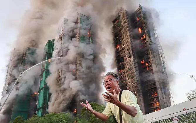 香港大火，被骂得越凶的，捐的越多
李嘉诚基金会:8000万元
温氏股份:4000