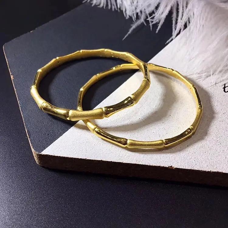 浙江，大妈在集市免费洗金手镯，被洗掉5克！但小贩太贪心了，自以为天衣无缝，却被大