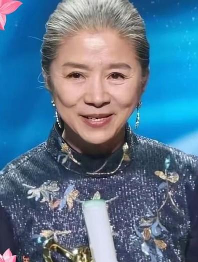 迟蓬这样的人才可以称之为：艺术家！老戏骨！这个奖颁给迟蓬实至名归！
 
用演技说