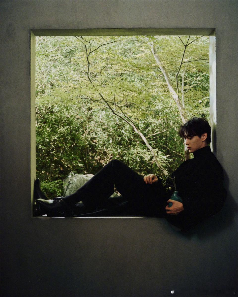 田栩宁 × 人民画报 CHINA PICTORIAL 封面大片 田栩宁在自然的纹