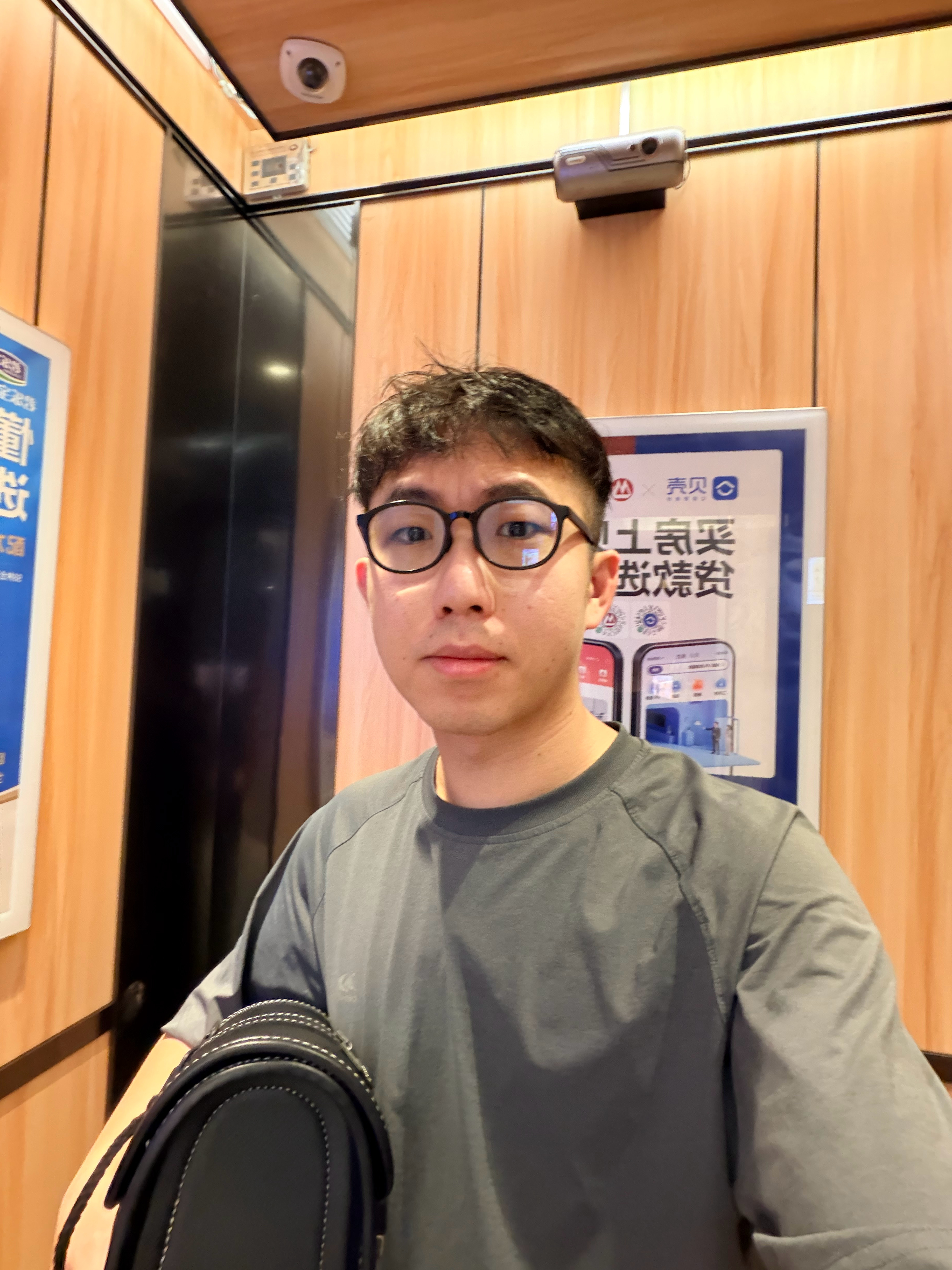 刚才下地库去车里拿东西，碰见一个女的说吓死她了……以为我是偷车贼？不er我很像偷