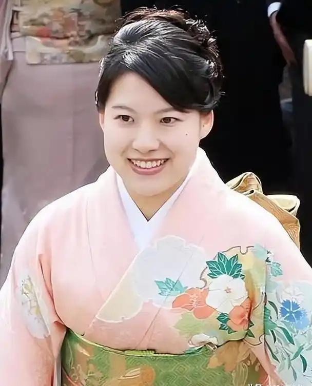日本王室有一位不爱丑男的公主，堪称唯一的帅哥拥护者。

在全员婚姻状况不佳的背景